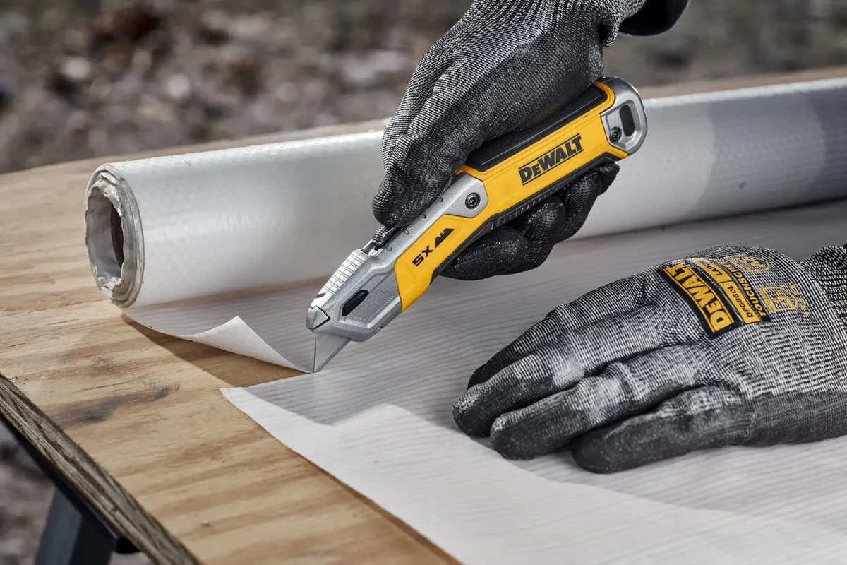 DEWALT DWHT10998 Нож строительный с отсеком для хранения лезвий (NEW)