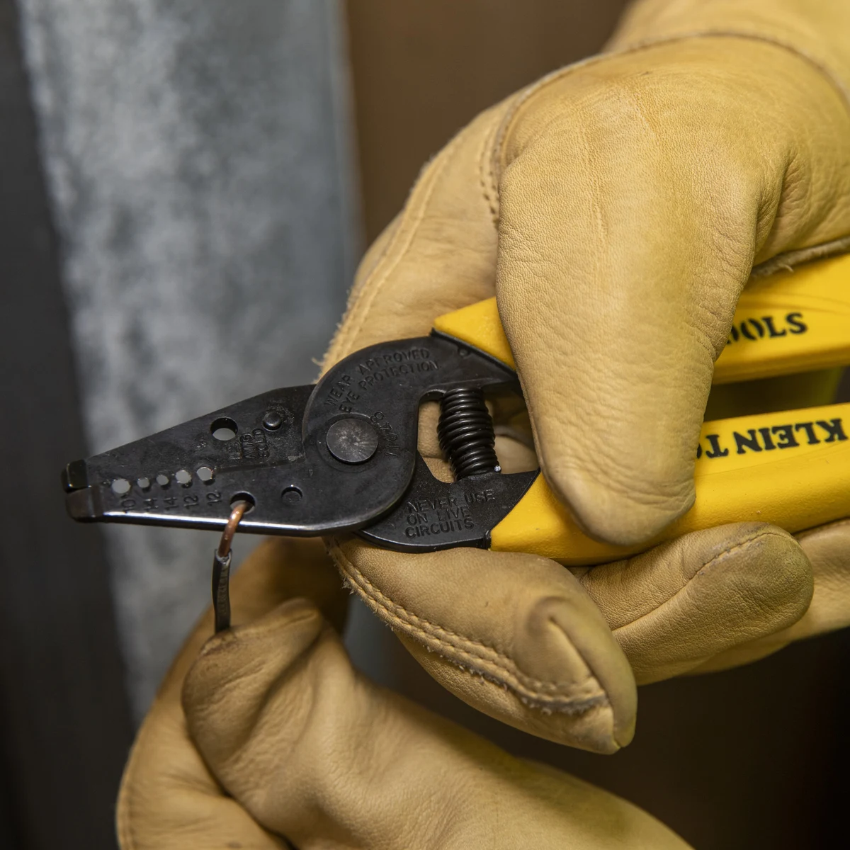 KLEIN TOOLS 11048 стриппер с кусачками для одножильного провода