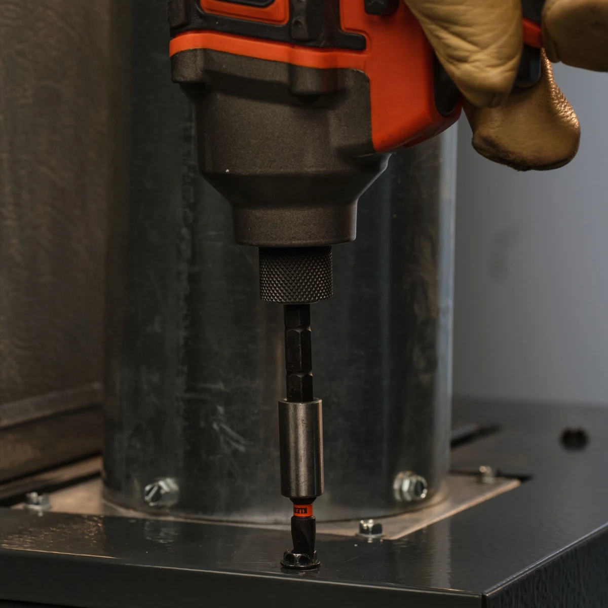 KLEIN TOOLS 32308 короткая отвертка 8-в-1 с регулируемой длиной и съемным ударным держателем